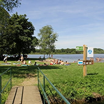 Baignade à l'étang de Baye - BAZOLLES